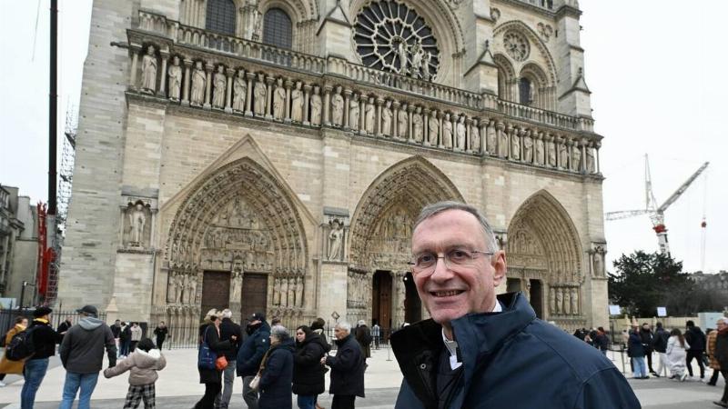 Photos de l’extérieur de Notre-Dame de Paris avant l’incendie, montrant sa grandeur et son architecture gothique
